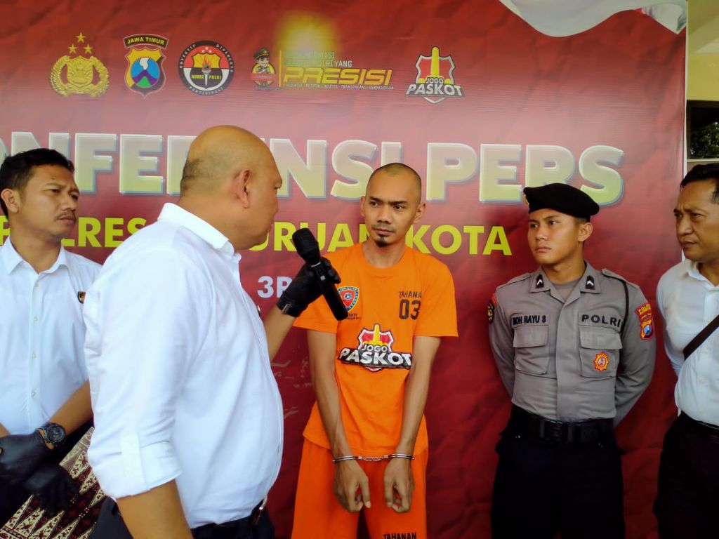 Pria asal Jember yang merampok di Indomaret Kota Pasuruan diamankan polisi (Foto: Moch Rois/mili.id)