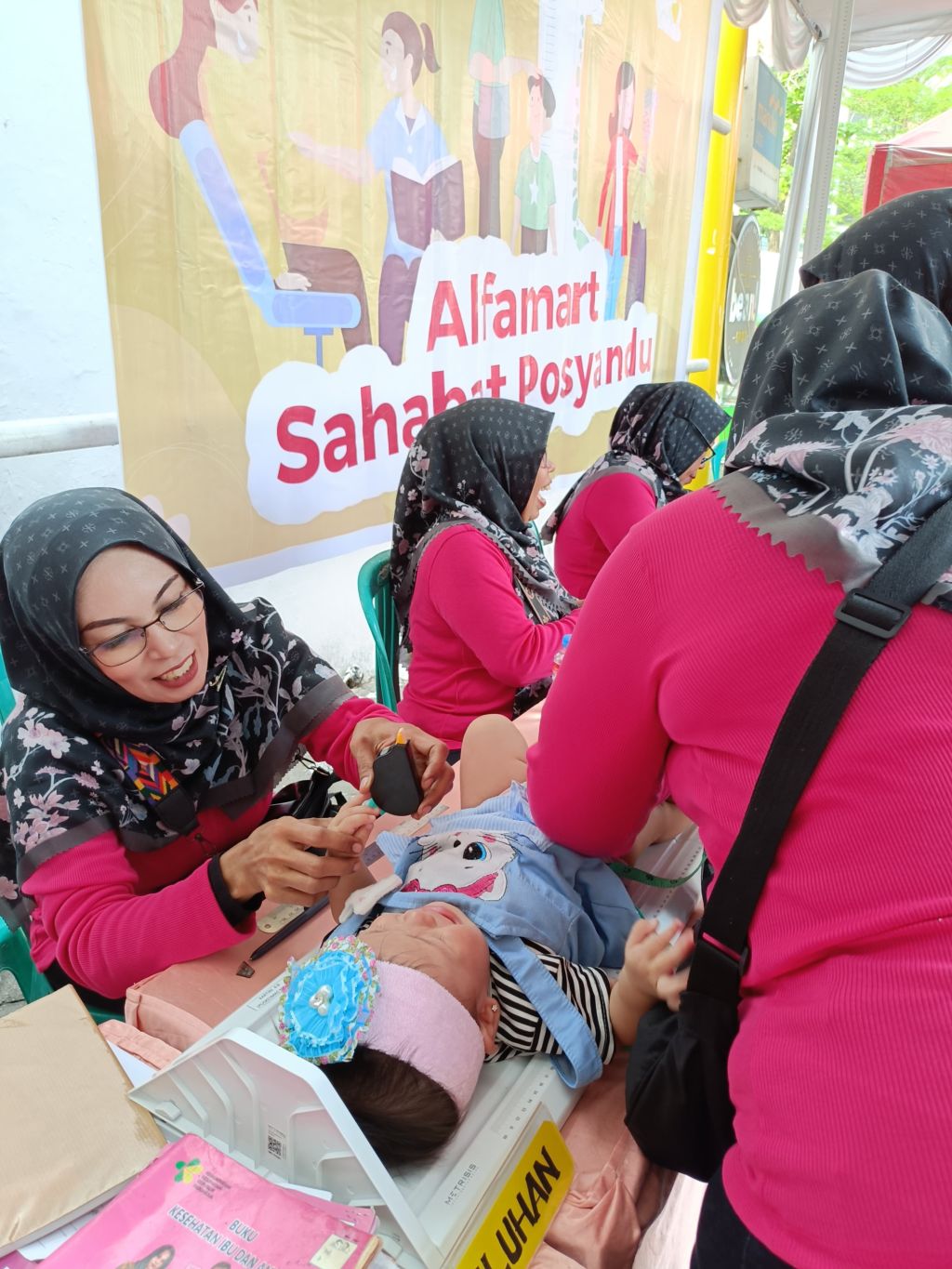 Alfamart Sahabat Posyandu kembali hadir untuk warga Surabaya (Foto: Ame for mili.id)