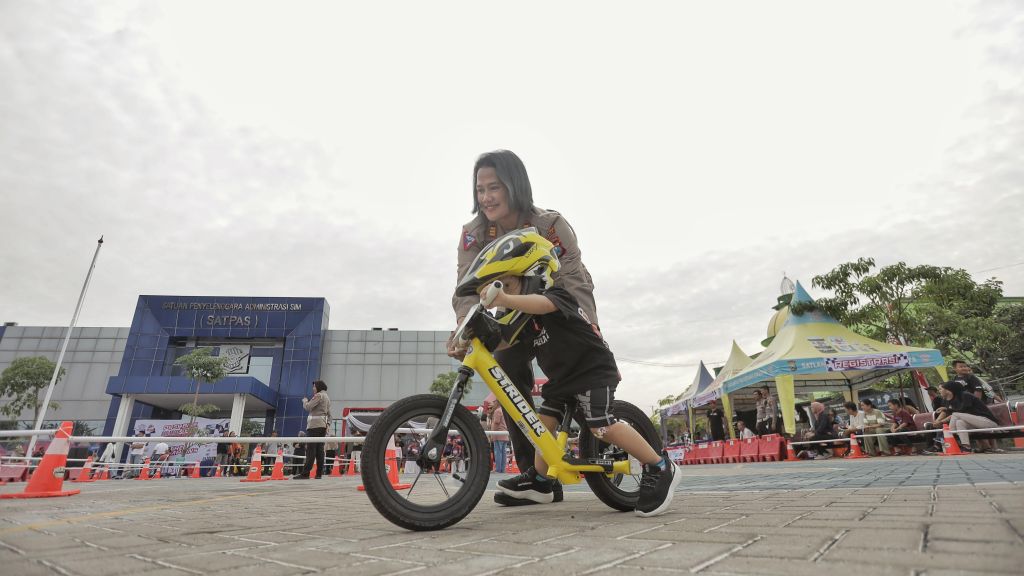 Tingkah Lucu Para Balita Peserta Push Bike Race Satlantas Polrestabes Surabaya