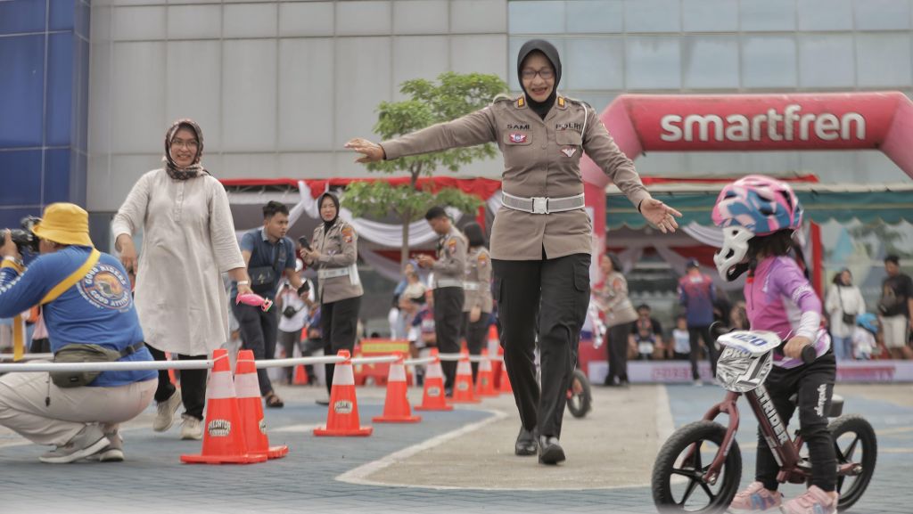Tingkah Lucu Para Balita Peserta Push Bike Race Satlantas Polrestabes Surabaya