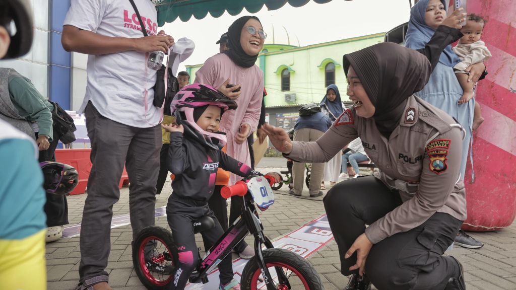 Tingkah Lucu Para Balita Peserta Push Bike Race Satlantas Polrestabes Surabaya