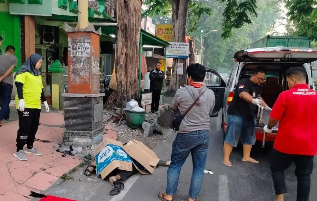 Tabrak Tiang Listrik, Bikers di Mojokerto Tewas Seketika