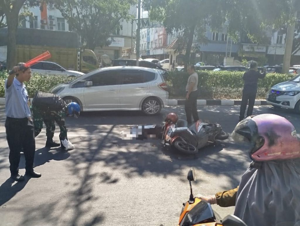 Pemotor Tewas Terlindas Truk di Surabaya