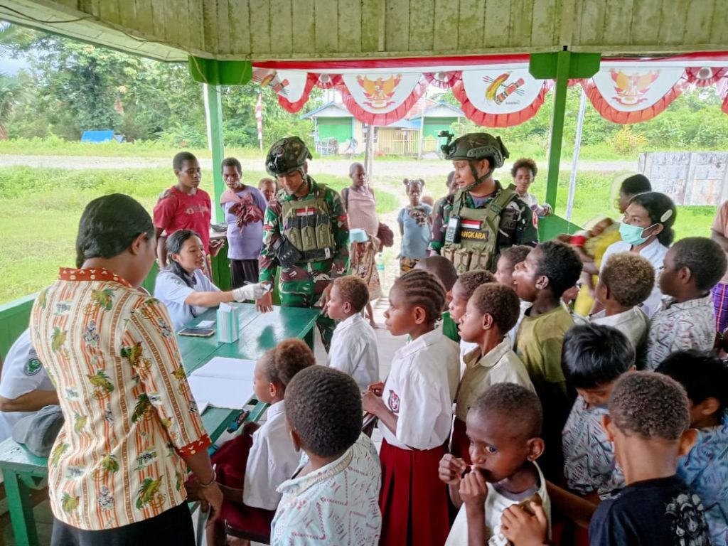 Cegah Filariasis di Mumugu, Prajurit Mayangkara 503 Gratiskan Pemeriksaan Kesehatan