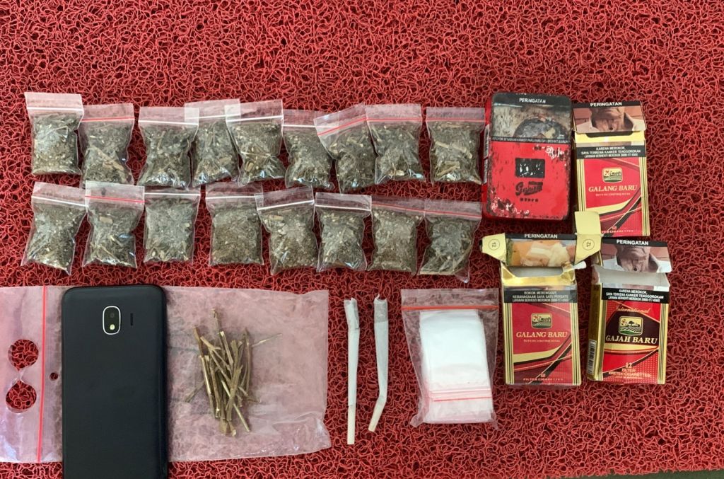 Pengedar Narkoba asal Sidoarjo Dibekuk di Surabaya, 17 Poket Ganja Disita