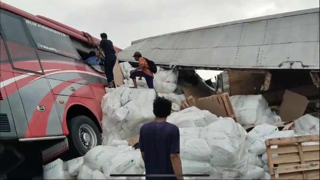 Daftar Korban Tewas Bus Rombongan Pelajar Ditabrak Truk di Tol Lawang Malang