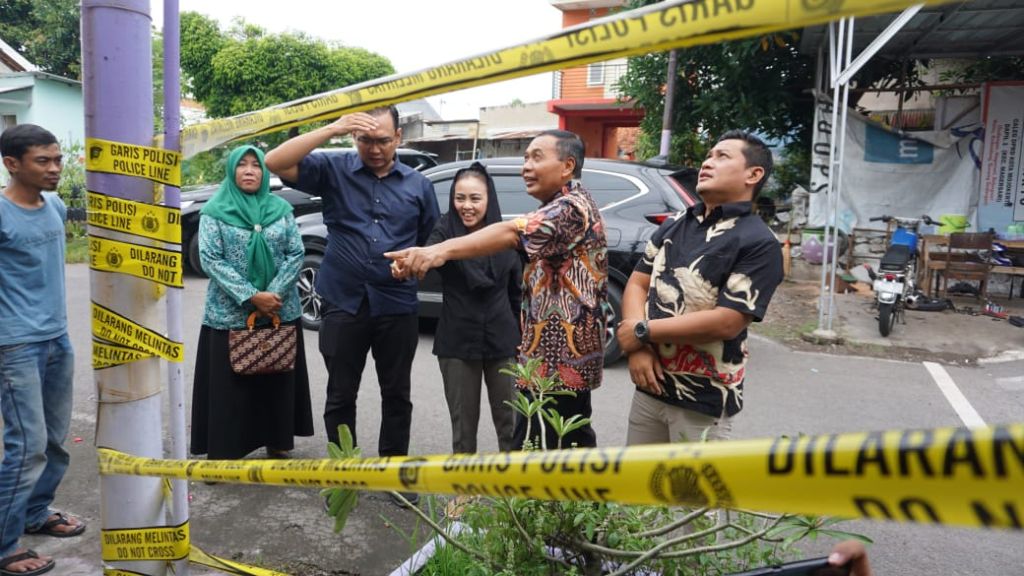 Pimpinan DPRD Kota Mojokerto mengecek TKP (Foto: Nana/mili.id)