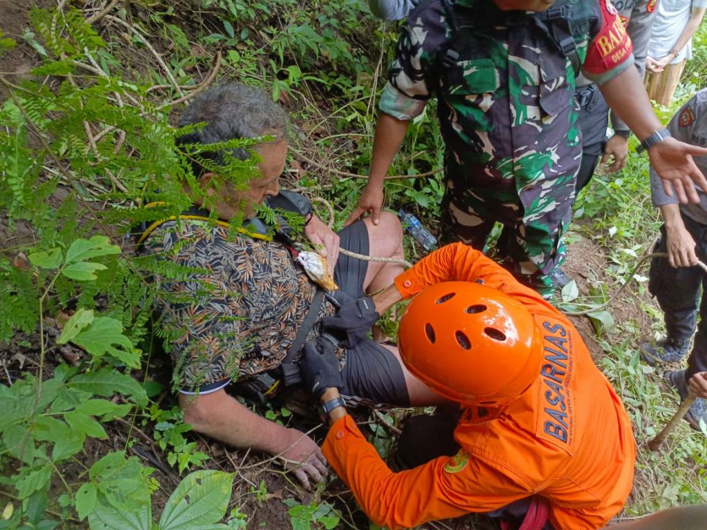 WNA Perancis Terperosok ke Jurang 12 Meter saat Hiking di Bukit Amed Bali
