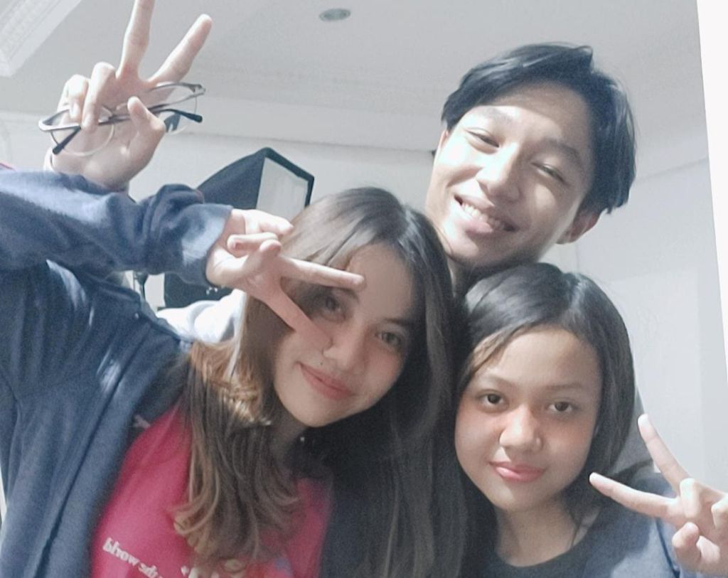 Hafidza Khaira Lubna bersama pemeran film Desa Mati. (Istimewa)