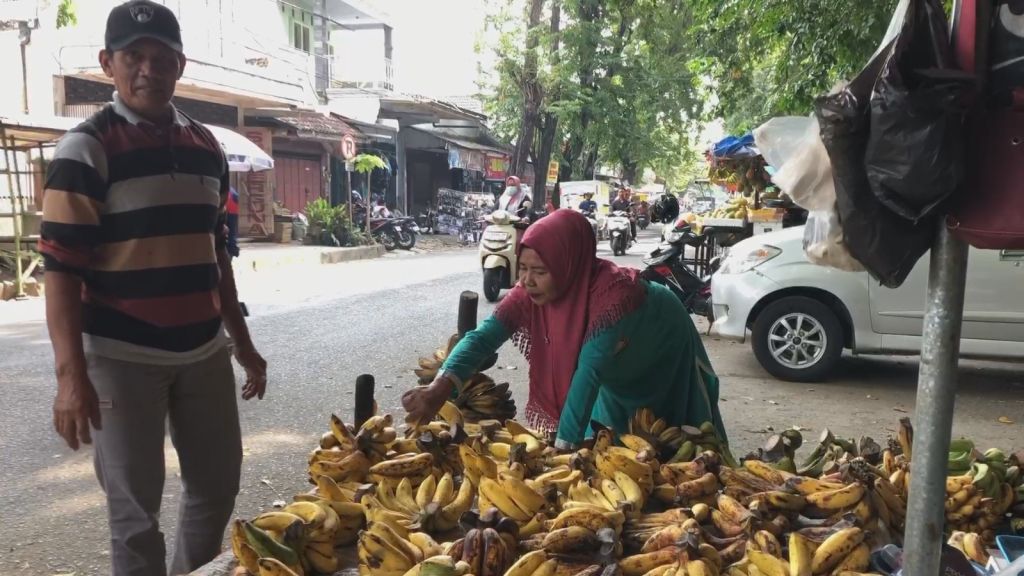 Hasil Nabung Puluhan Tahun, Pasutri Penjual Pisang Asal Mojokerto Naik Haji