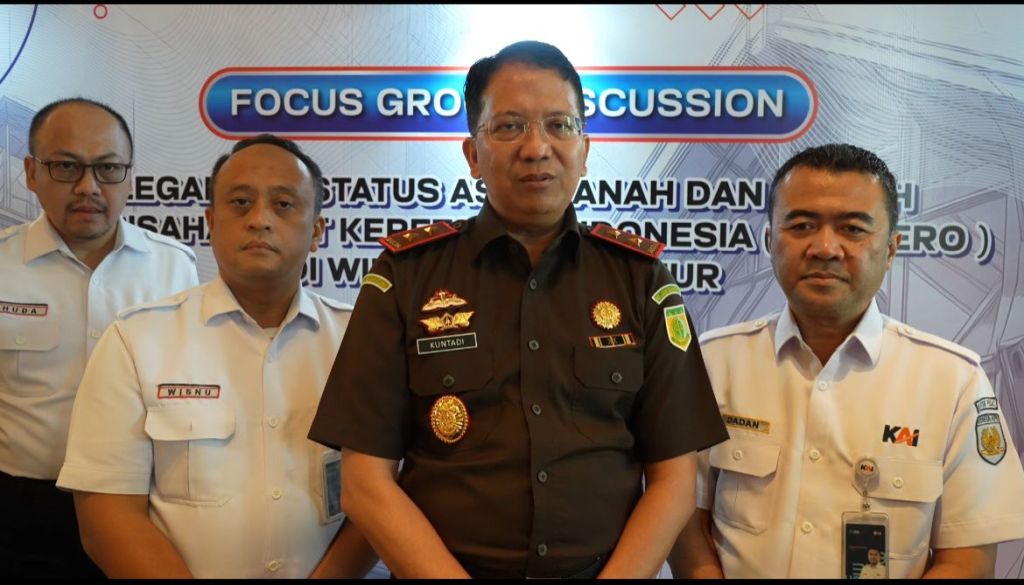 Kajati Jatim, Kuntadi dan pejabat PT KAI
