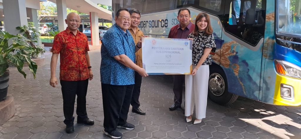 Dukung Mobilitas Mahasiswa, SPS Corporate Sumbang Bus ke PCU Surabaya