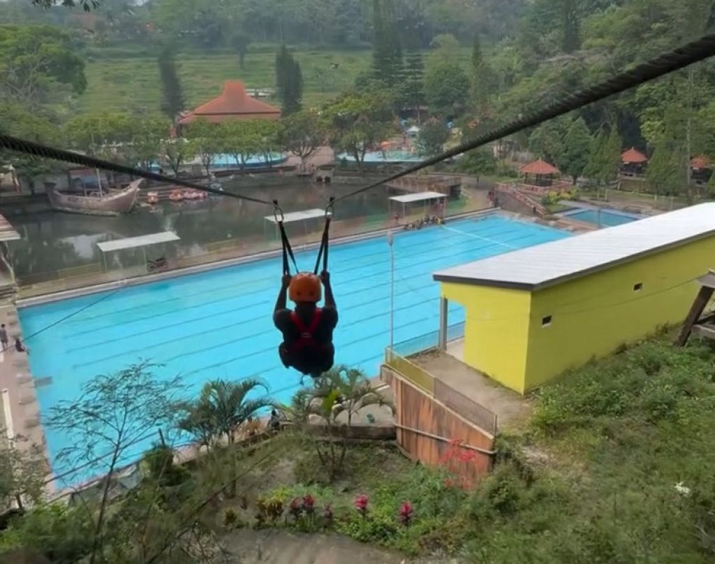 Flying Fox, Watanabe Baru di Ubalan Waterpark Mojokerto