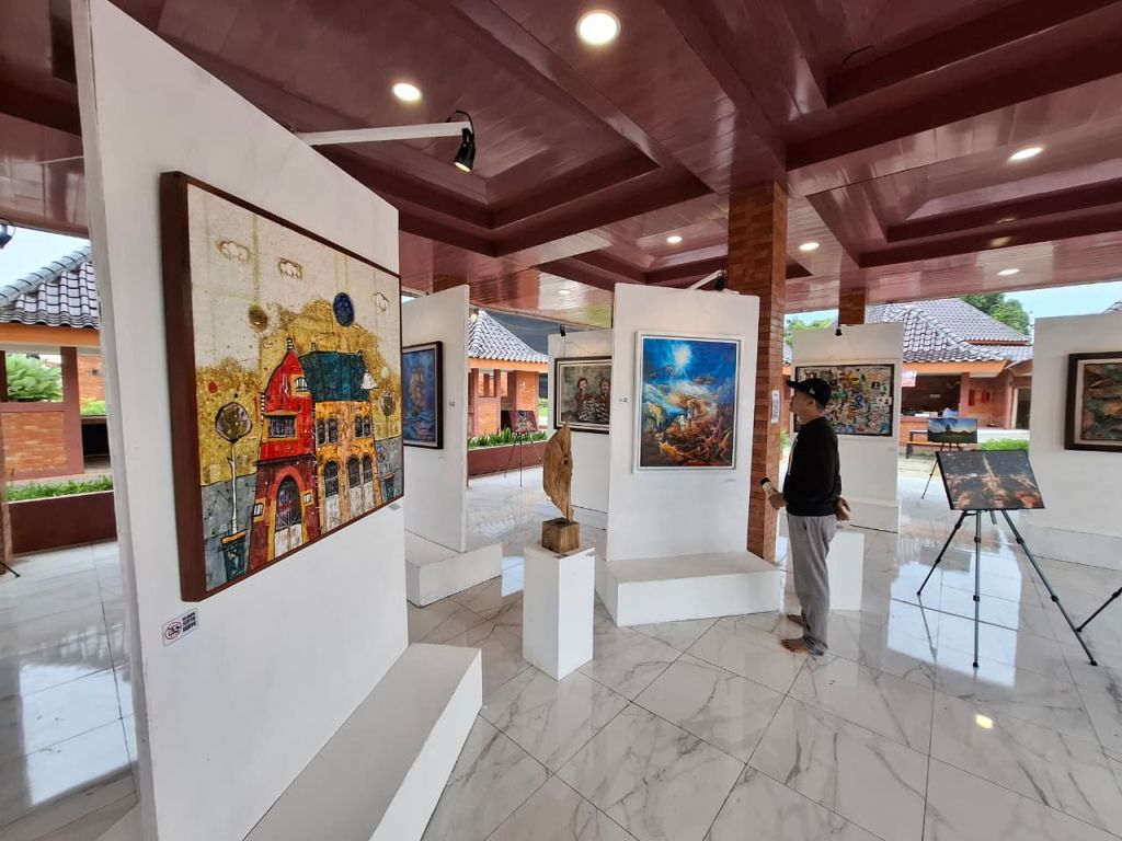 Puluhan Perupa Ramaikan “Warna-Warni Mojokerto”, Pameran Seni Mojo Festival 2025