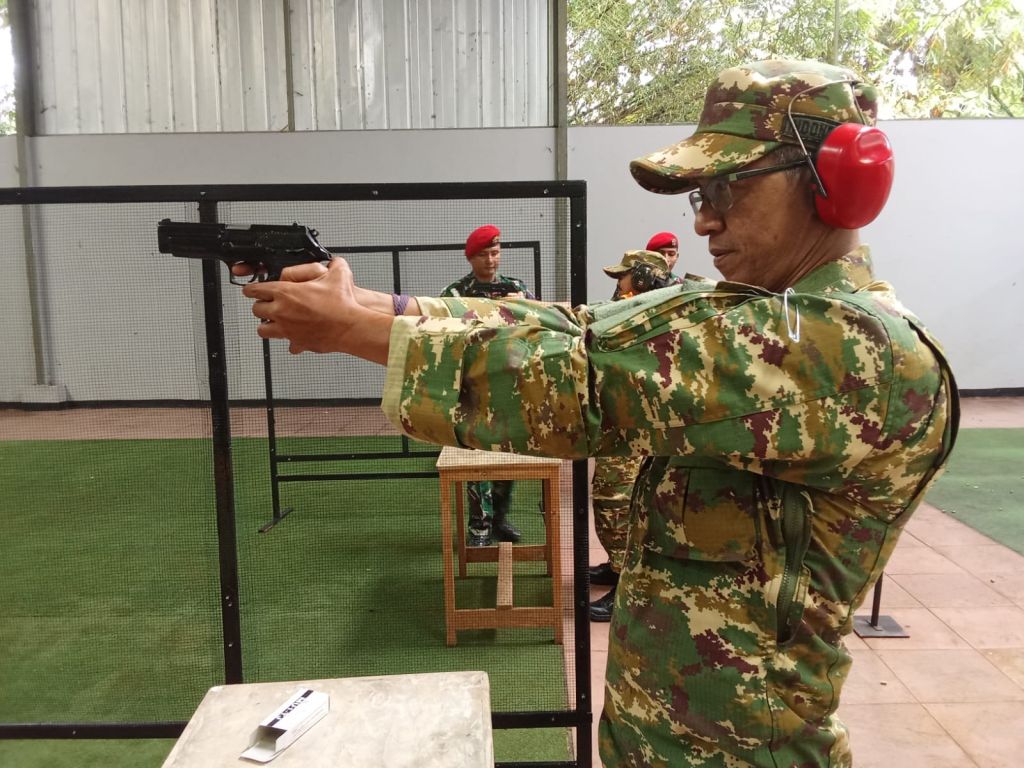 SIWO PWI Kokang Senjata Kopassus Pada Retreat Bela Negara