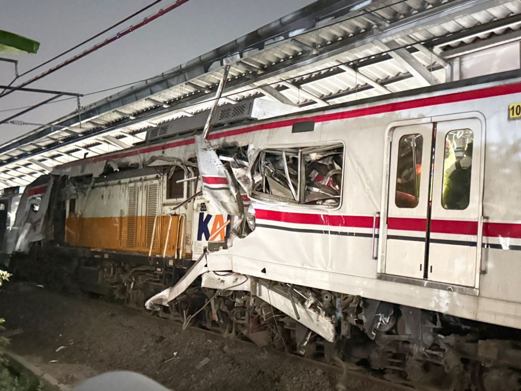 KA Argo Bromo Anggrek Tabrakan dengan KRL di Bekasi Timur, Perjalanan Kereta Terganggu