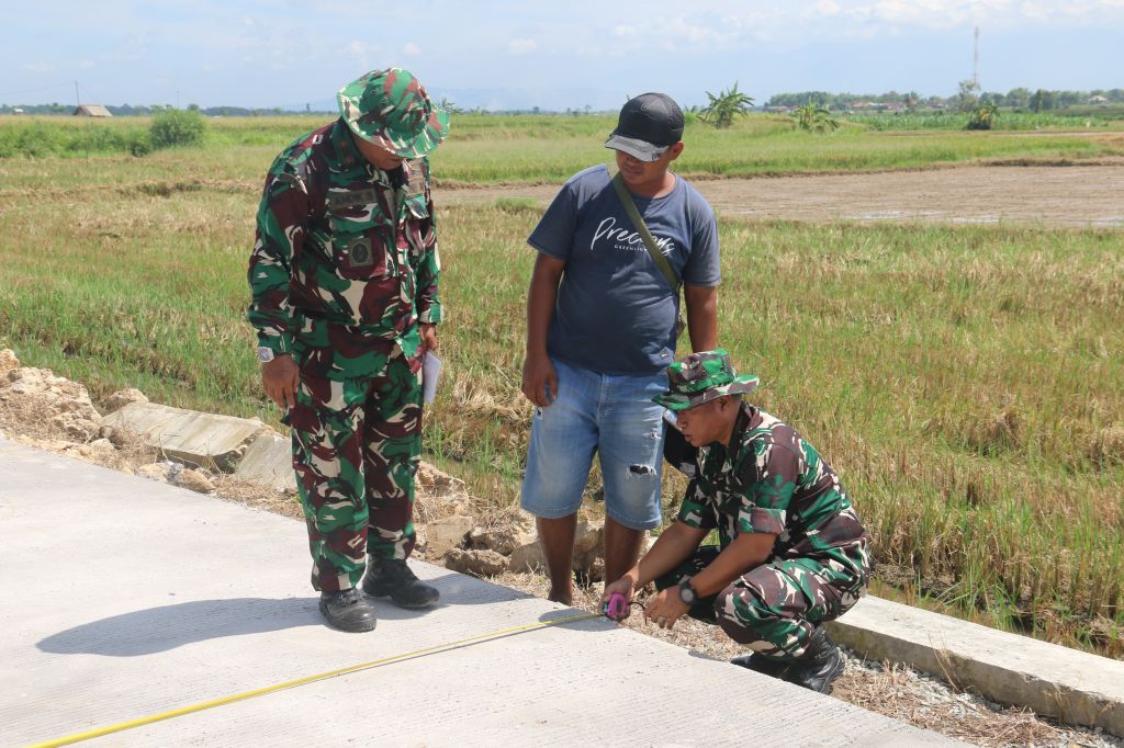 Wadan Satgas TMMD Reguler ke-128 Cek Pekerjaan Betonisasi, Pastikan Kualitas dan Progres Sesuai Target