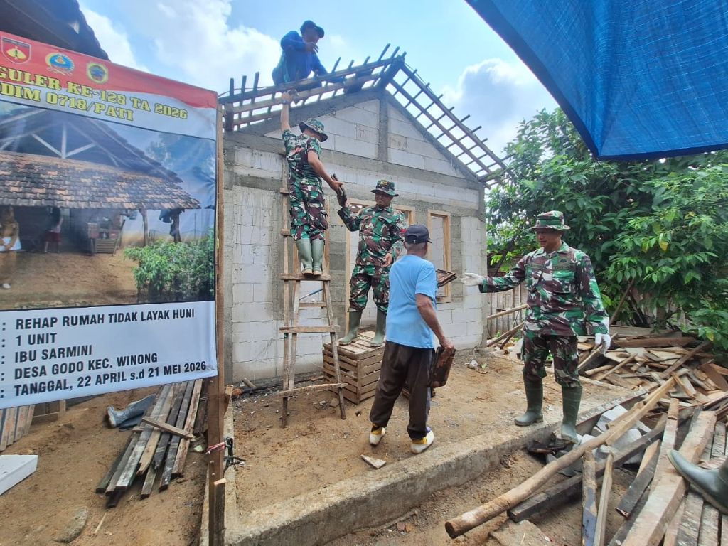 Rumah Ibu Sarmini Sudah Naik Genteng Oleh satgas TMMD 128 Kodim 0718/Pati