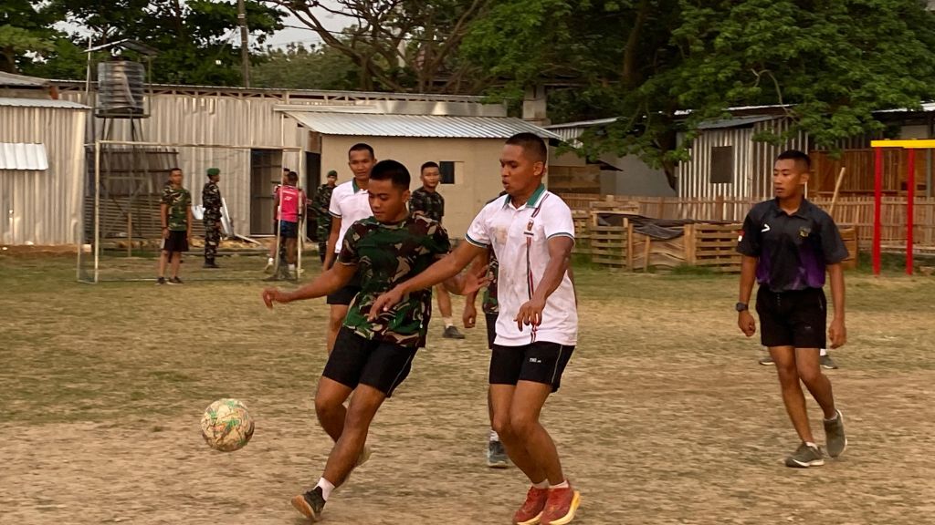 Sepakbola Pererat Kekompakan Satgas TMMD Reguler ke-128 Kodim Pati