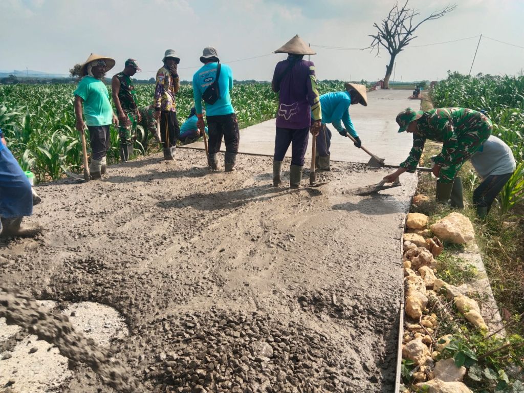 200 Meter Lagi, Betonisasi Jalan Desa Godo Segera Rampung oleh Satgas TMMD 128 Kodim Pati