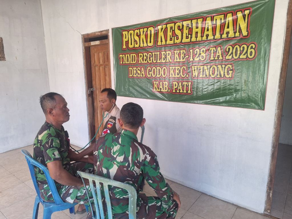 Tim Kesehatan TMMD Reguler Ke-128 Kodim Pati Siaga Layani Satgas dan Warga Desa Godo