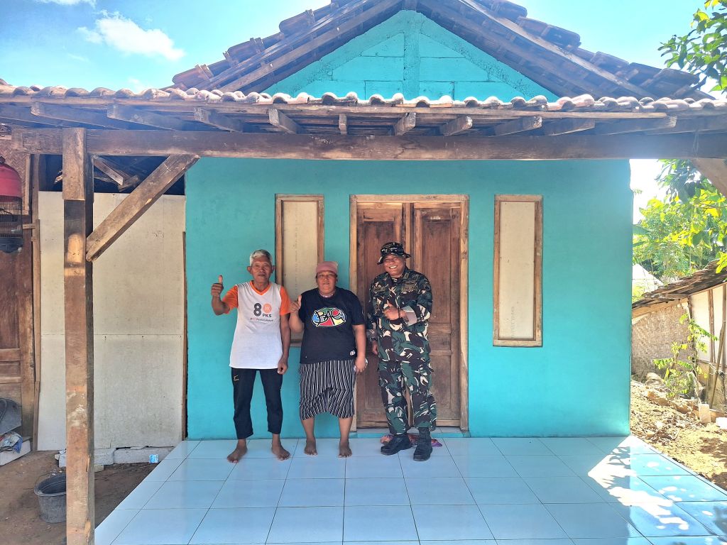 Dan SSK TMMD 128 Mengunjungi RTLH Rumah Ibu Sarmini Yang Mencapai 100%