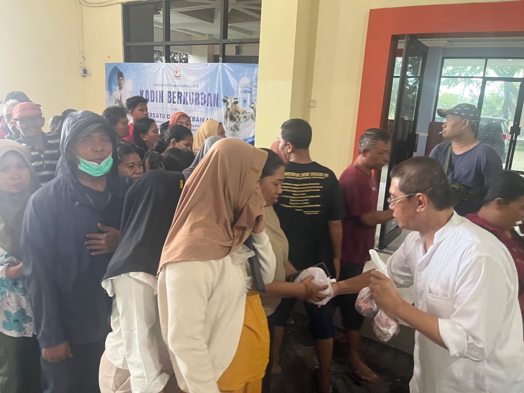 Wujud Kepedulian Dunia Usaha, Kadin Jatim Bagikan Daging Qurban kepada 1.750 Penerima