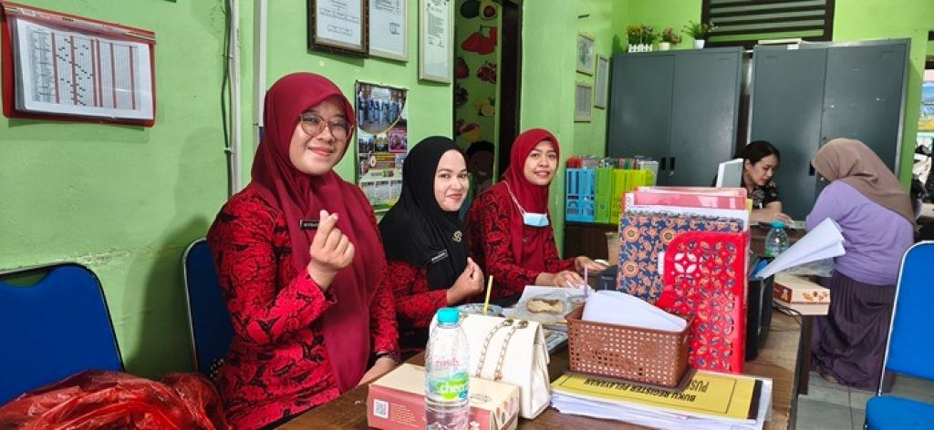 FK UWKS Perkuat Upaya Cegah Kanker Serviks, Puluhan Perempuan di Sumenep Ikuti Edukasi dan Skrining Pap Smear