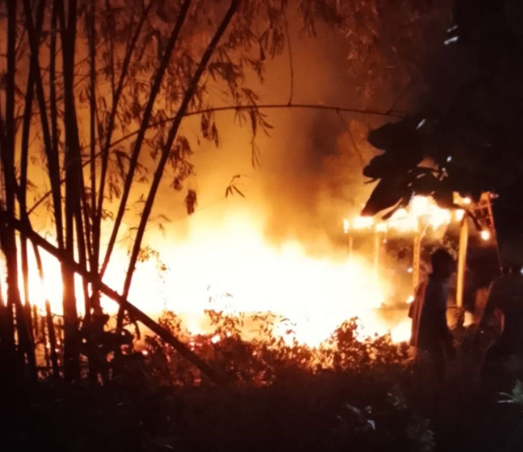 Pahlawan Keluarga, Kakek Terpeleset Tercebur Sumur Saat Kebakaran Rumah Anaknya