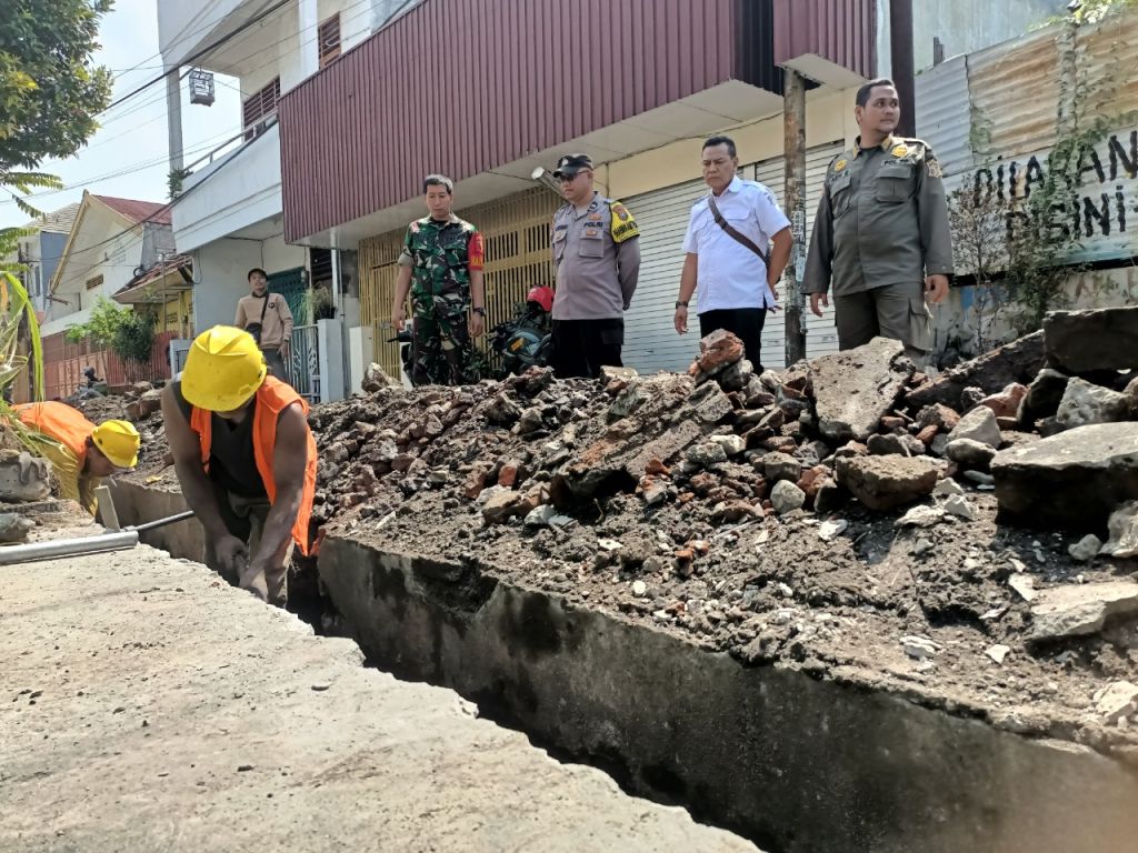 Tiga Pilar Kelurahan Kapasan Surabaya Pantau Proyek Dakel, Ajak Warga Ikut Mengawasi