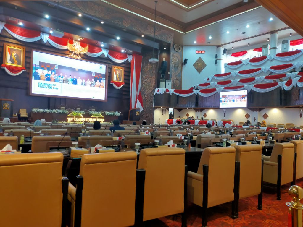 Diinterupsi Dewan Akibat Molor 2 jam, Paripurna Pembahasan P-APBD Jatim 2025 Ditunda