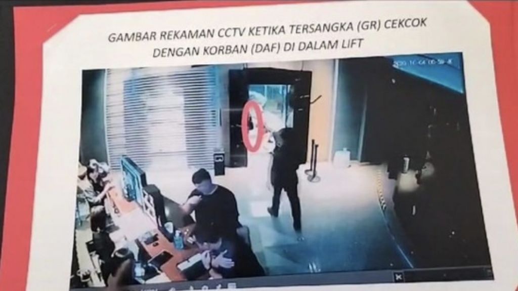 Kesadisan Anak Anggota DPR RI saat Menganiaya Wanita Muda di Surabaya