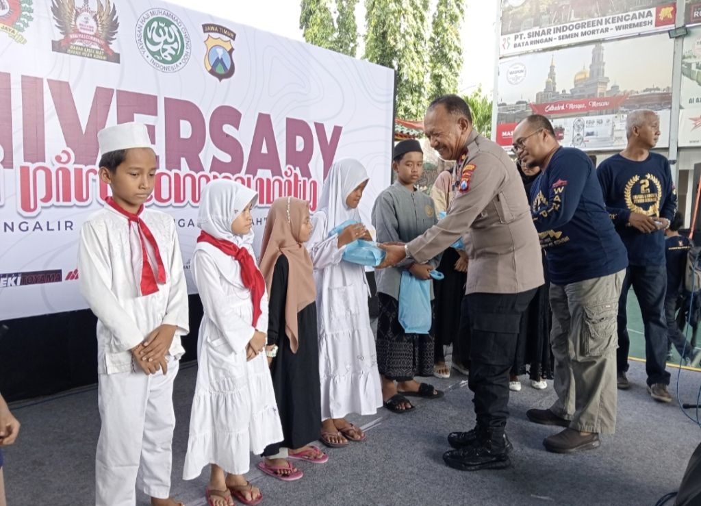 Wani Piro Community berbagi dan memberikan edukasi pada ratusan anak yatim di Masjid Cheng Hoo Surabaya (Foto : Bejo/mili.id)