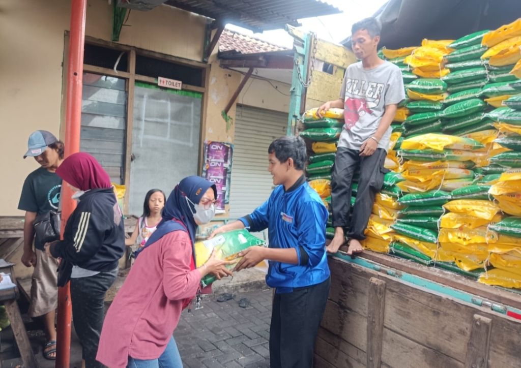 KSDR Surabaya Digelontor Beras 4,5 Ton untuk Operasi Pasar Murah (Foto: Priya for mili.id)
