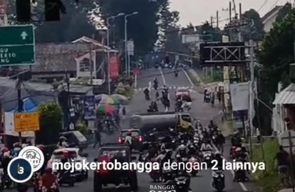 Konvoi pemotor resahkan pengguna jalan di Pacet, Mojokerto