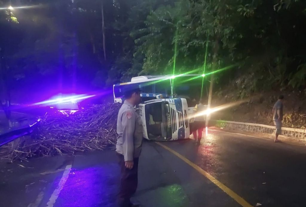 Insiden yang terjadi Tikungan Mbah Singo Gumitir