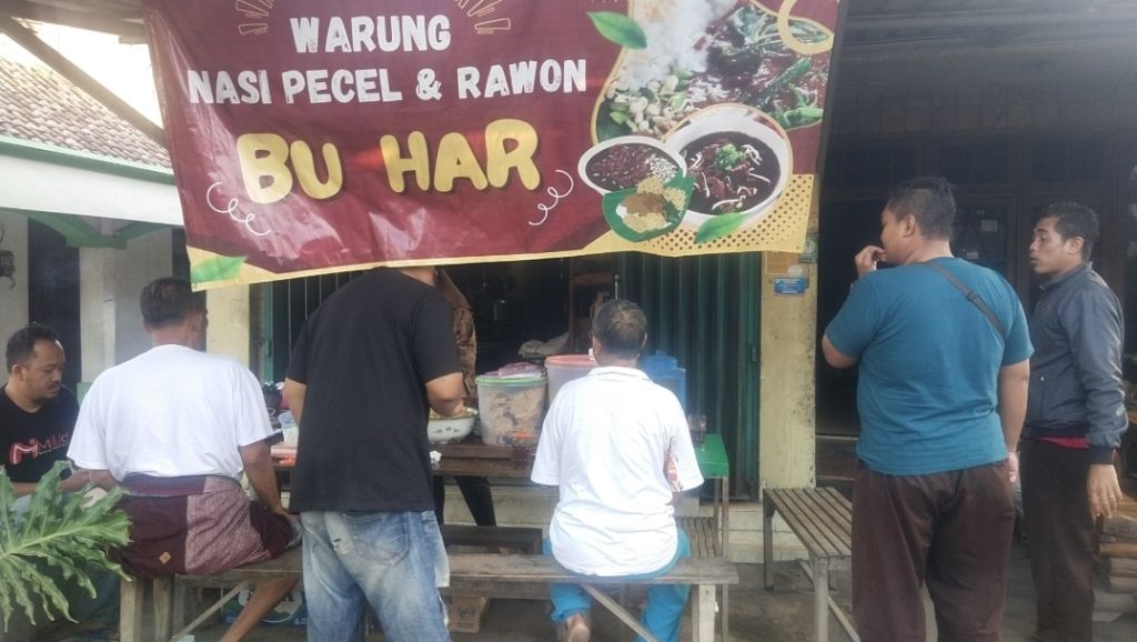 Suasana di Warung Pecel Bu Har Bojonegoro (Foto: Dok. mili.id)