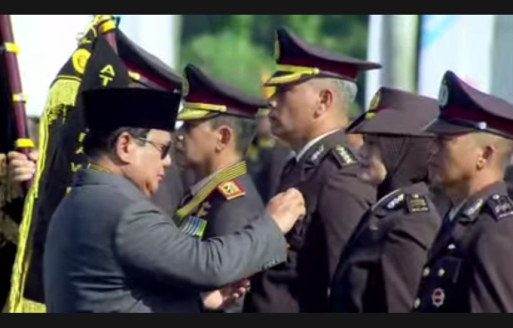 Kombes Pol Leonard Sinambela Terima Bintang Bhayangkara Nararya dari Presiden