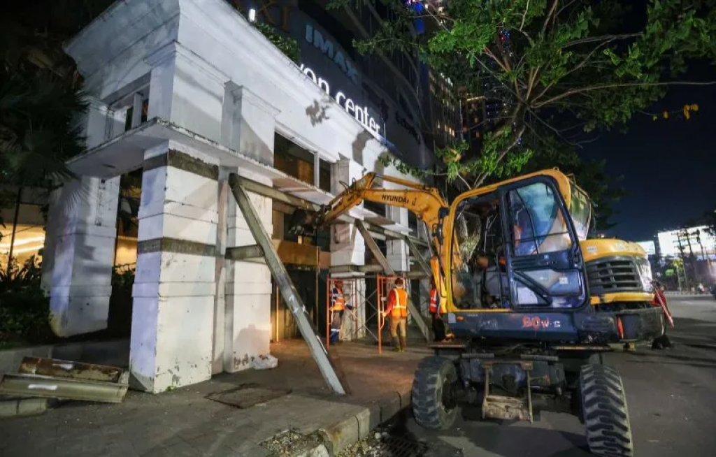 Pembongkaran Fasad Eks Toko Nam, Upaya Surabaya Menata Ulang Ingatan Kota