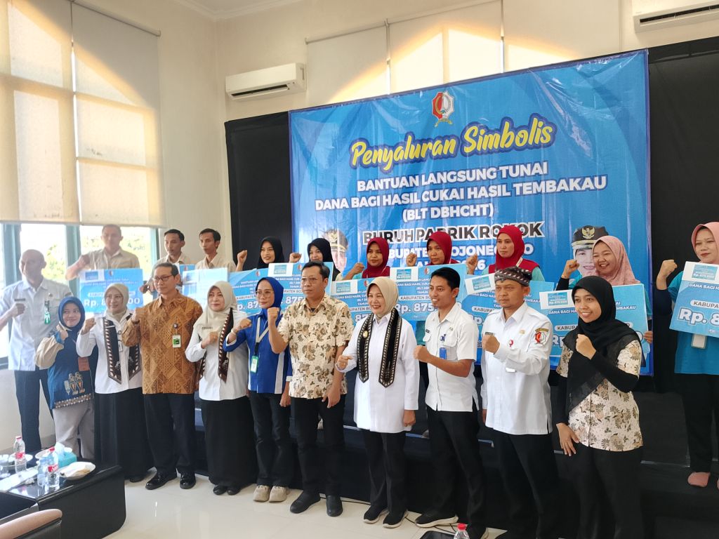 Wakil Bupati Bojonegoro Serahkan Simbolis BLT DBHCHT 2026