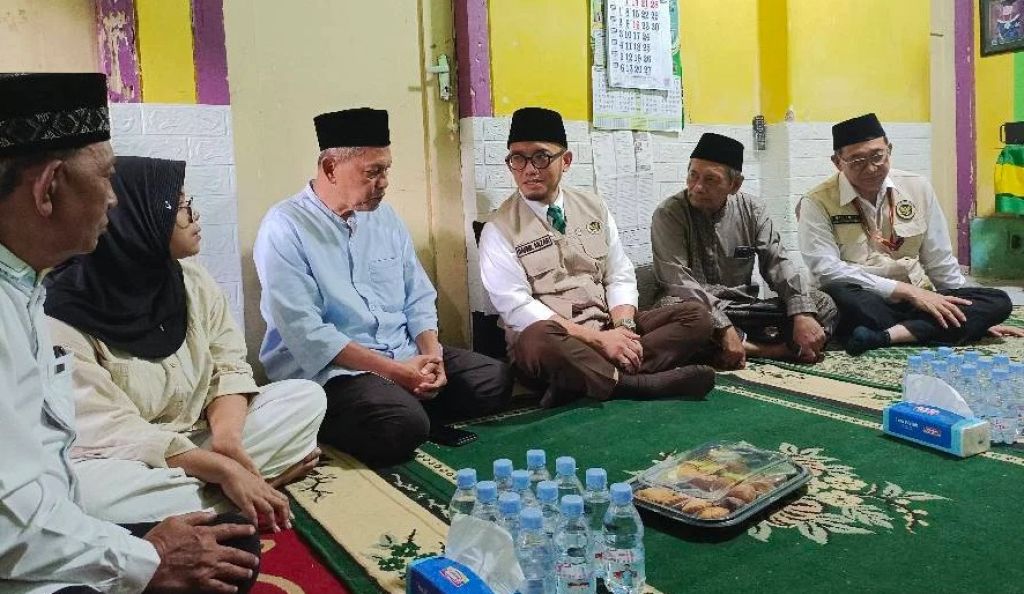 Di Tengah Duka Kehilangan Istri, Petugas Haji Asal Malang Tetap Mengabdi Layani Jemaah, Wamen Haji Beri Penghormatan