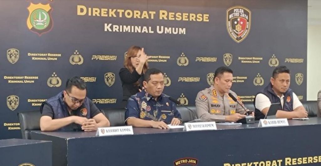 Roy Suryo dan dr Tifa Jalani Pemeriksaan Kesehatan Usai Ditangkap Polda Metro Jaya