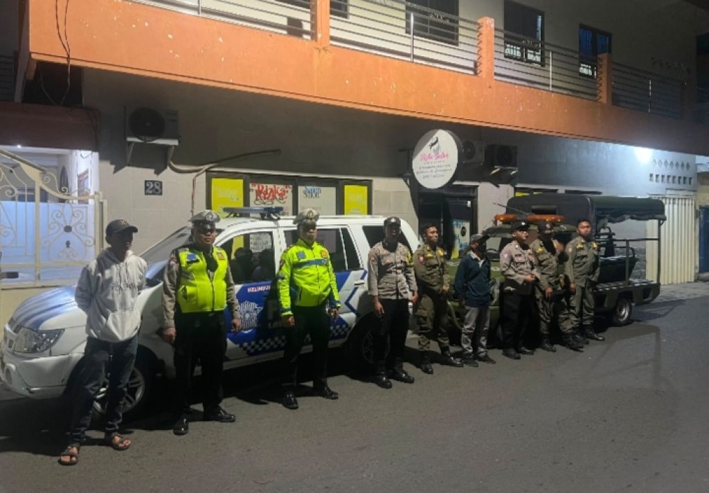 Patroli Harkamtibmas Polsek Semampir Antisipasi Tawuran dan Kejahatan Jalanan