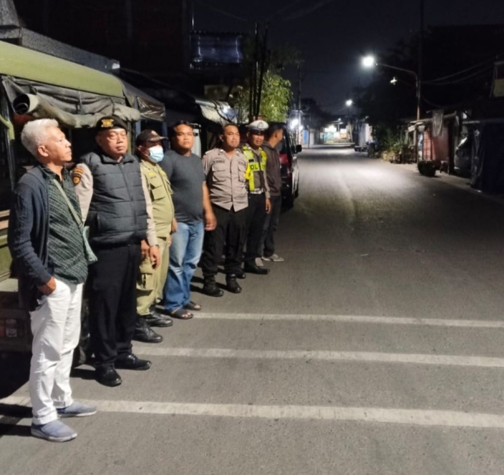 Patroli Gabungan Polsek Semampir Antisipasi Tawuran dan Kejahatan Jalanan