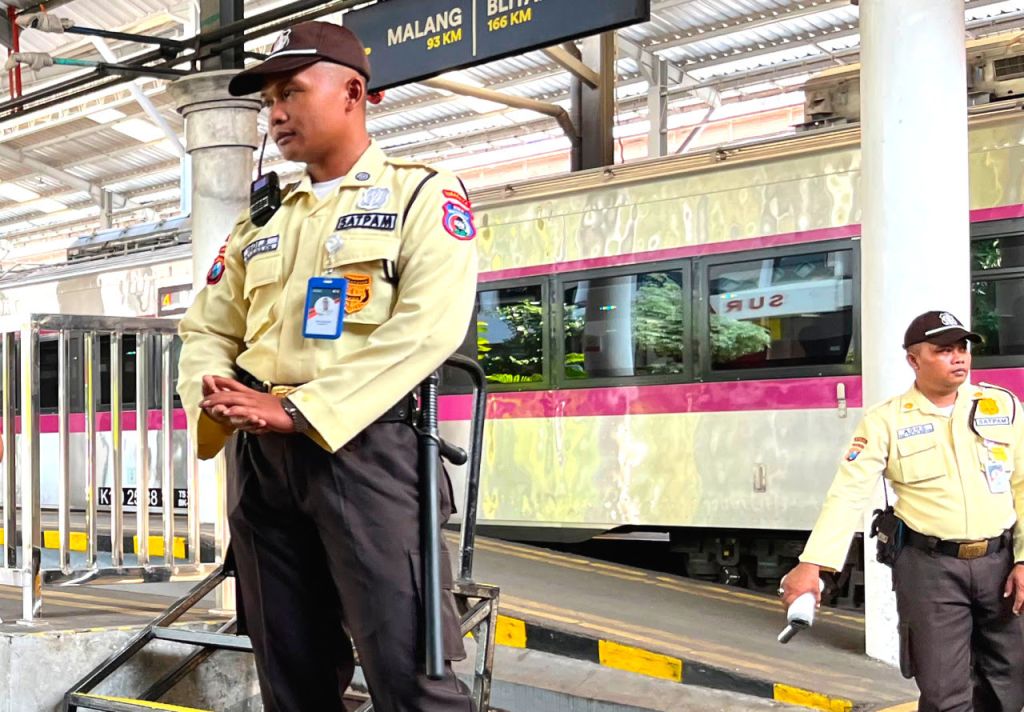KAI Daop 8 Kecam Aksi Pemotor Melintas di Jalur Rel Surabaya, Ingatkan Bahaya dan Ancaman Sanksi