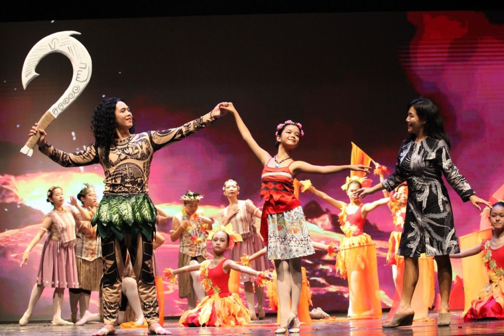 Melihat Keindahan Pementasan Balet Moana Karya Premiere School of Ballet Surabaya