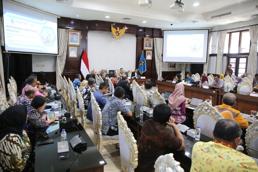Pemkot Surabaya menggelar Focus Group Discussion bersama Tim Reformasi Birokrasi Nasional