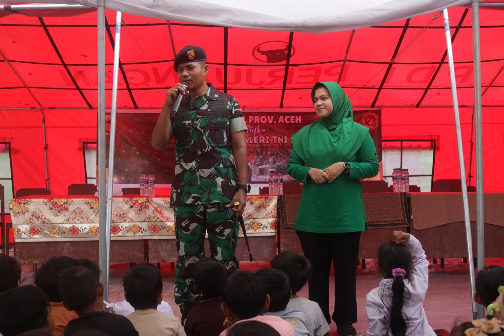 PUSSENKAV Salurkan Ratusan Perlengkapan Sekolah dan Gelar Trauma Healing bagi Anak Korban Banjir di Langkahan
