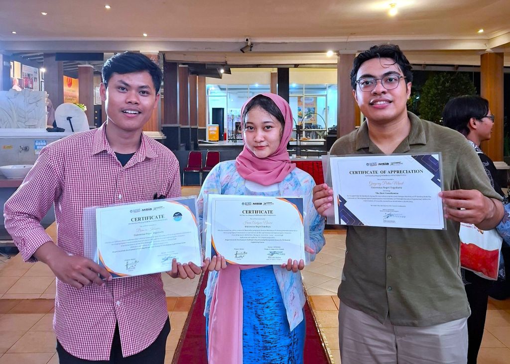 Cerita Mahasiswi MSIB UNESA Raih 2 Penghargaan PT Stechoq Robotika Indonesia