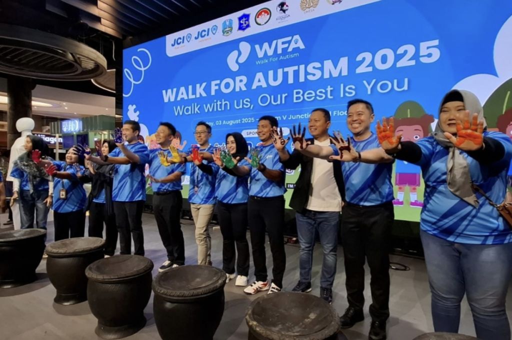 JCI East Java saat menggelar Walk For Autism di Ciputra World Mal Surabaya. (Foto: Zain Ahmad/mili.id).